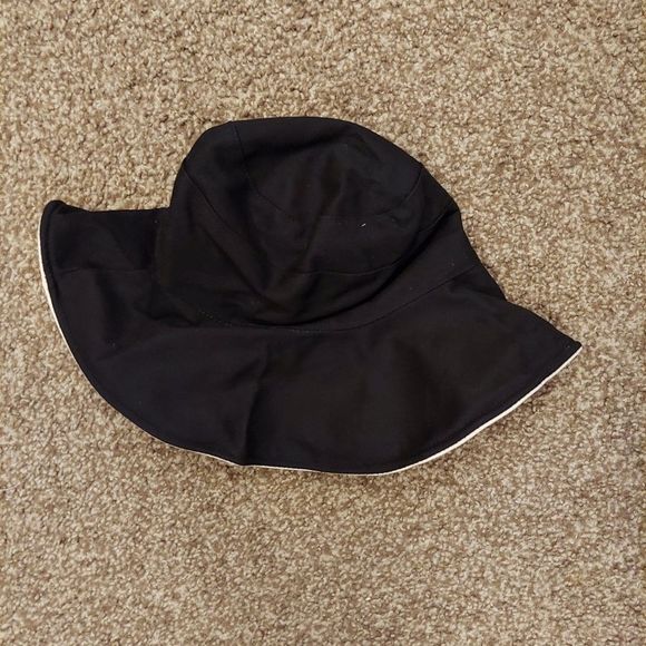 Double-Sided Bucket Hat - Picture 3 of 9